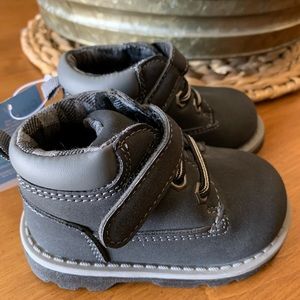 Toddler Boys Garanimals boots size 4